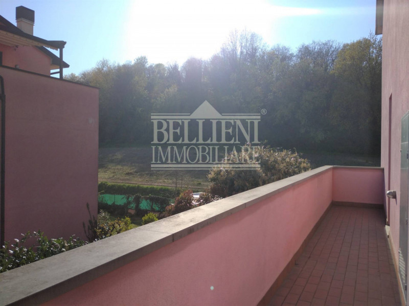 ALTAVILLA VICENTINA- In bellissimo contesto immerso nel verde proponiamo in locazione un ampio ap...