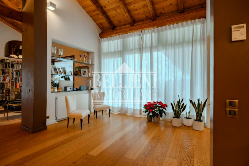 ZONA VICENZA EST – In una posizione riservata e immersa nel verde, proponiamo in vendita un’esclu...