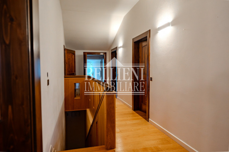 ZONA VICENZA EST – In una posizione riservata e immersa nel verde, proponiamo in vendita un’esclu...