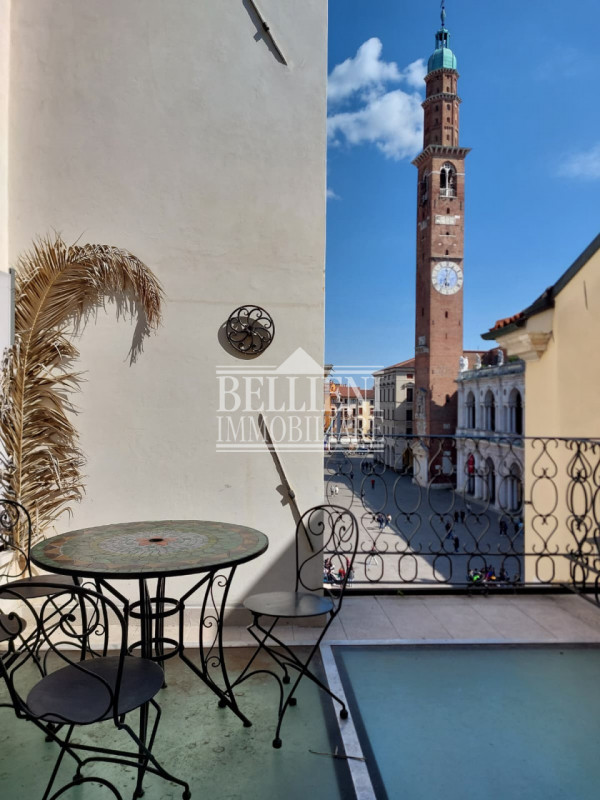 CENTRO STORICO: in contesto signorile e ben abitato proponiamo in locazione un mini appartamento ...