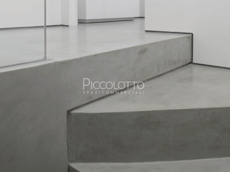 Rif. A4690 - Asolo, ubicato in strategica posizione comoda ai collegamenti Bassano-Montebelluna, ...