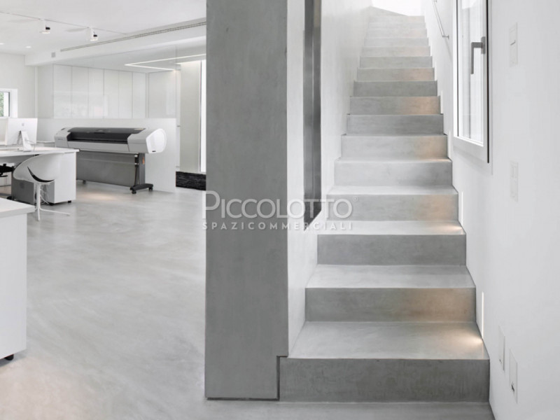 Rif. A4690 - Asolo, ubicato in strategica posizione comoda ai collegamenti Bassano-Montebelluna, ...