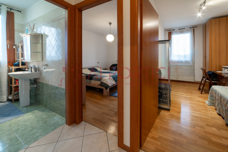 CODEVIGO – In contesto di sole 6 unità abitative, disponibile APPARTAMENTO al piano primo ed ulti...