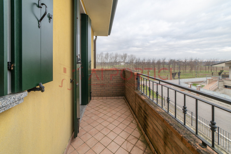 CODEVIGO – In contesto di sole 6 unità abitative, disponibile APPARTAMENTO al piano primo ed ulti...