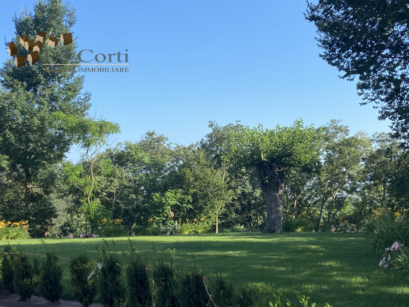 Villa di nuova costruzione incastonata in una delle posizioni più suggestive e panoramiche di Lon...