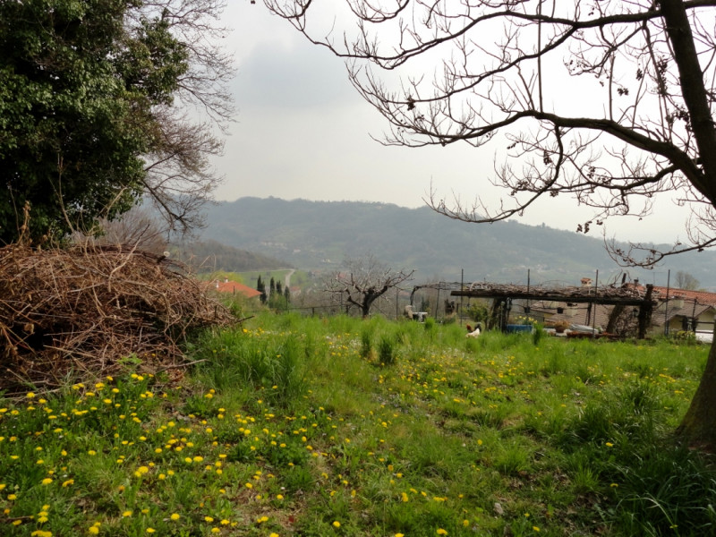 PORZIONE DI TESTA COMPLETAMENTE DA RISTRUTTURARE IN VENDITA IN POSIZIONE COLLINARE A POCHI MINUTI...