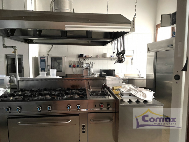 In una delle zone più affascinanti di Mestrino, proponiamo in vendita un immobile di prestigio, f...