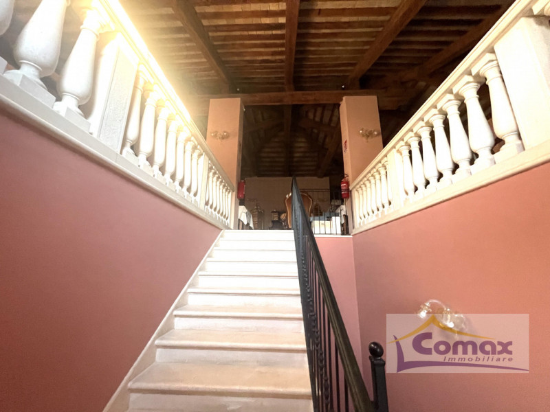 In una delle zone più affascinanti di Mestrino, proponiamo in vendita un immobile di prestigio, f...