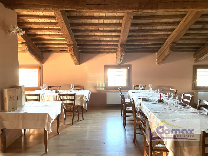 In una delle zone più affascinanti di Mestrino, proponiamo in vendita un immobile di prestigio, f...