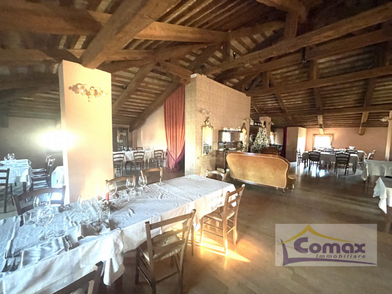 In una delle zone più affascinanti di Mestrino, proponiamo in vendita un immobile di prestigio, f...