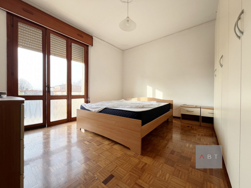 Situata nella frazione di Abbazia Pisani, porzione di casa a schiera di testa divisa in due unità...