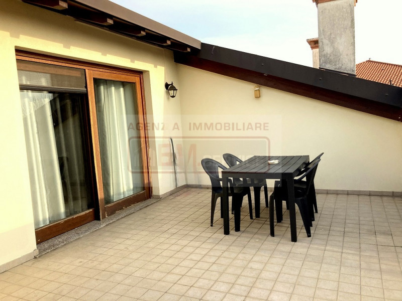 L’immobile è inserito in un contesto residenziale curato e particolarmente tranquillo, all’intern...