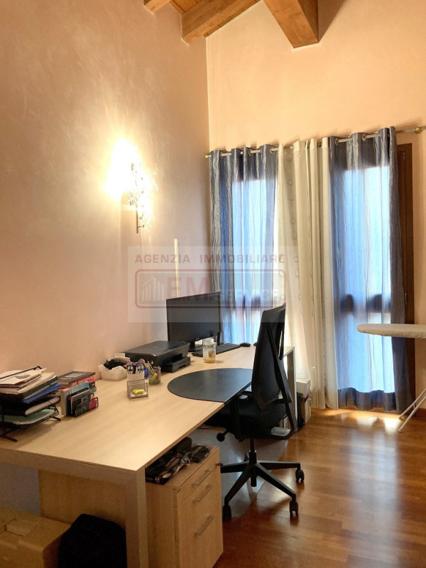 MONASTIER DI TREVISO, proponiamo in vendita, in posizione centrale, vicinanze parco e comodo a tu...