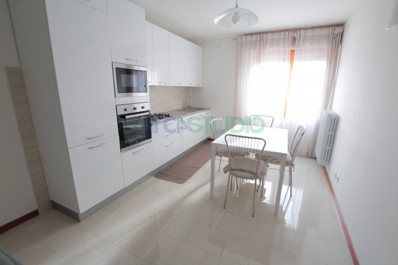 Per chi desidera abitare in pieno centro città con a portata di mano la comodità di tutti i servi...