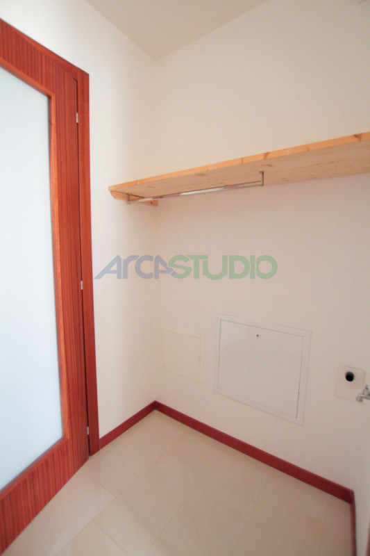 Per chi desidera abitare in pieno centro città con a portata di mano la comodità di tutti i servi...