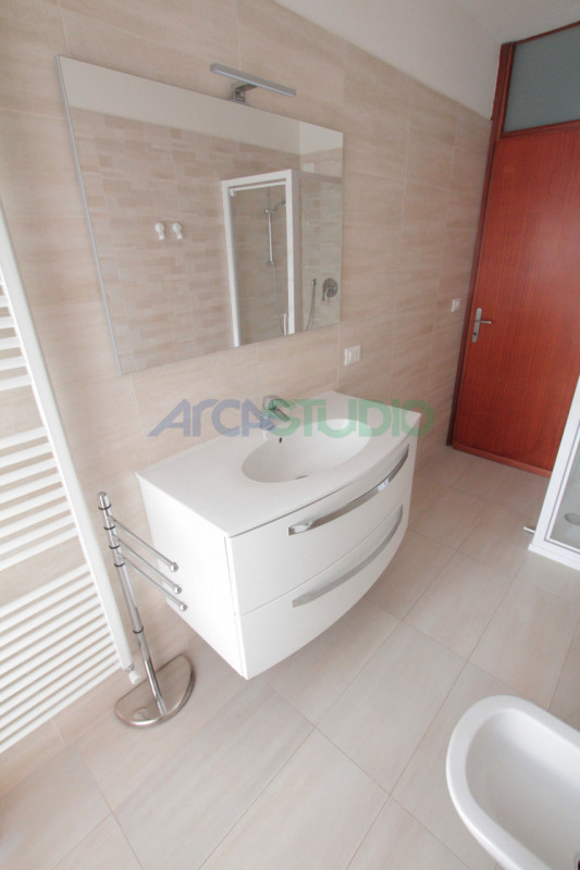 Per chi desidera abitare in pieno centro città con a portata di mano la comodità di tutti i servi...