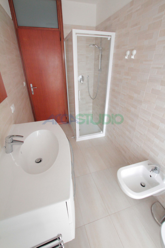 Per chi desidera abitare in pieno centro città con a portata di mano la comodità di tutti i servi...