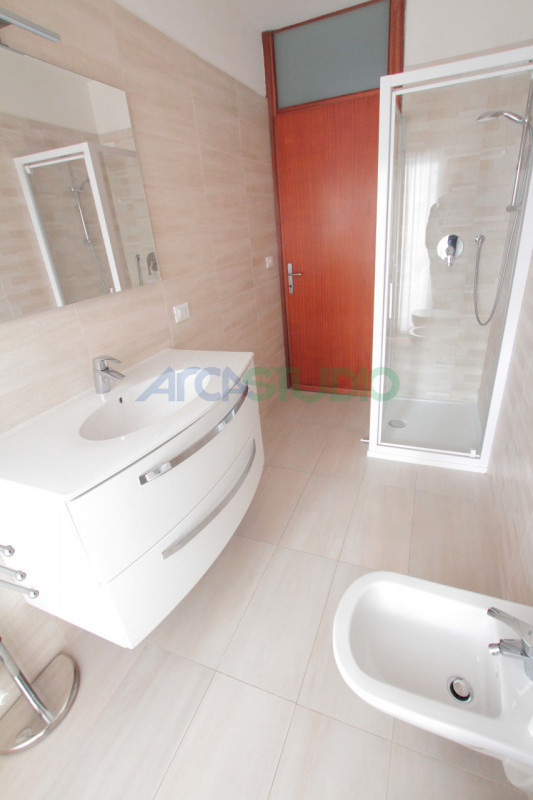 Per chi desidera abitare in pieno centro città con a portata di mano la comodità di tutti i servi...