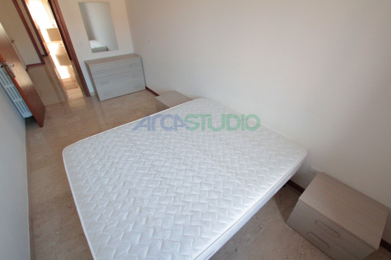 Per chi desidera abitare in pieno centro città con a portata di mano la comodità di tutti i servi...