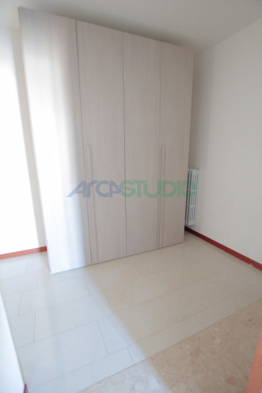 Per chi desidera abitare in pieno centro città con a portata di mano la comodità di tutti i servi...