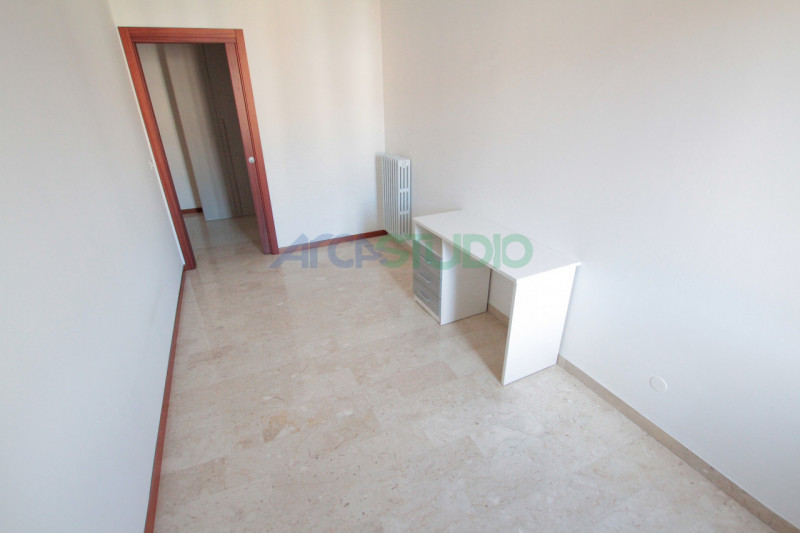 Per chi desidera abitare in pieno centro città con a portata di mano la comodità di tutti i servi...