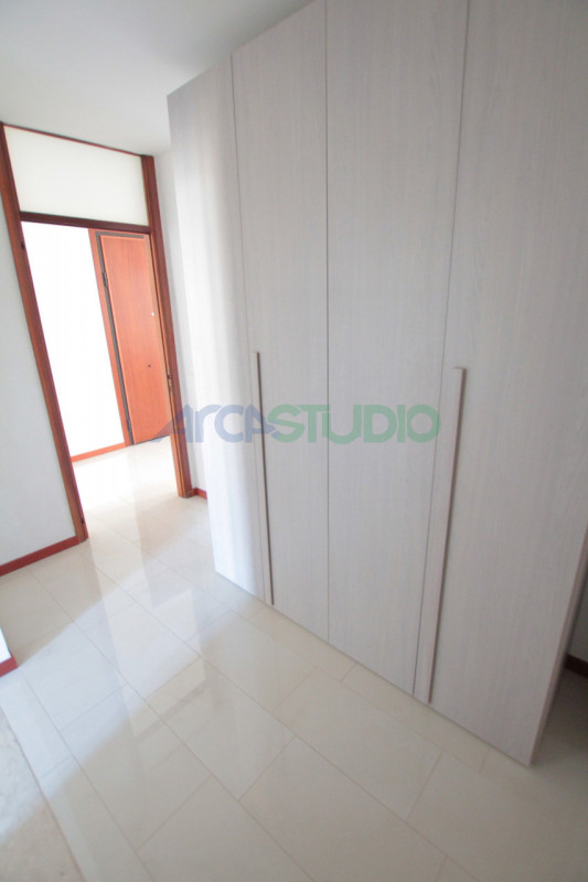 Per chi desidera abitare in pieno centro città con a portata di mano la comodità di tutti i servi...