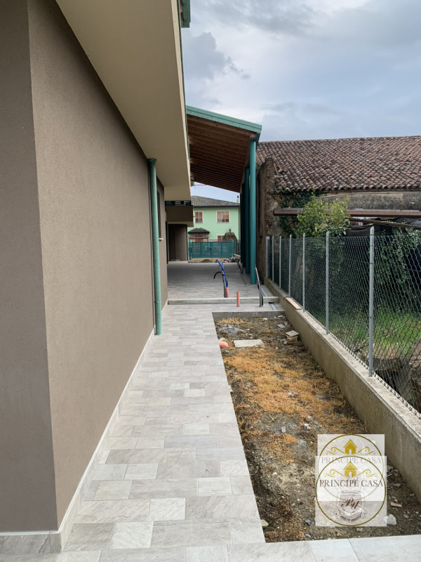 CSz.124 Quartiere residenziale comodo ai servizi, accoglie complesso abitativo composto da n.5 un...