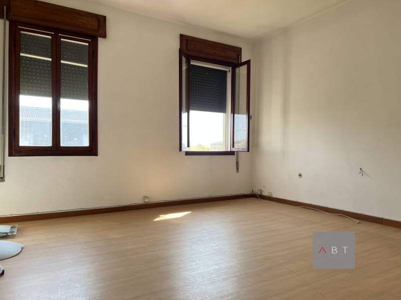 Situata nella frazione di Pozzetto, casa singola composta di: ingresso, soggiorno, cucina, studio...