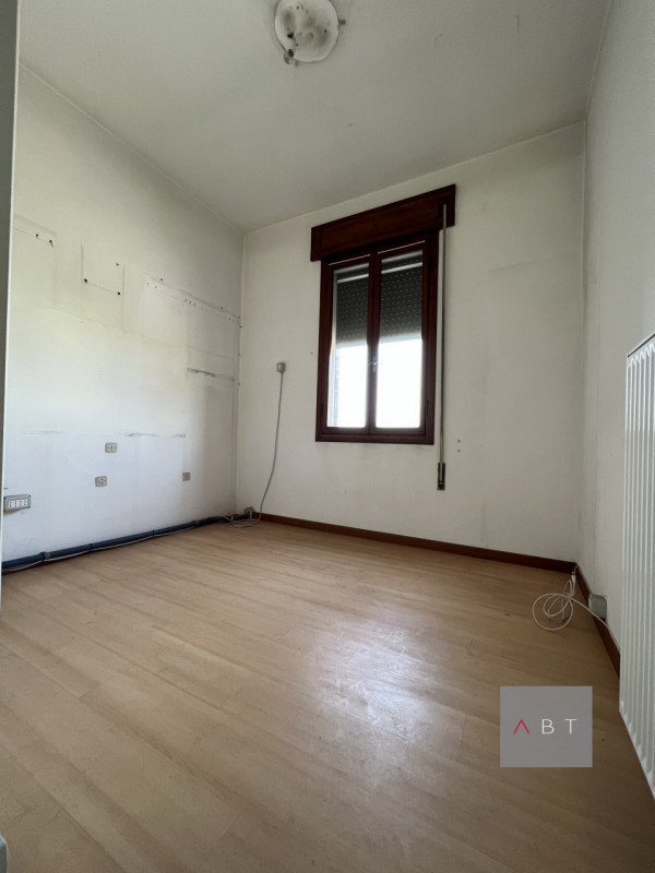 Situata nella frazione di Pozzetto, casa singola composta di: ingresso, soggiorno, cucina, studio...