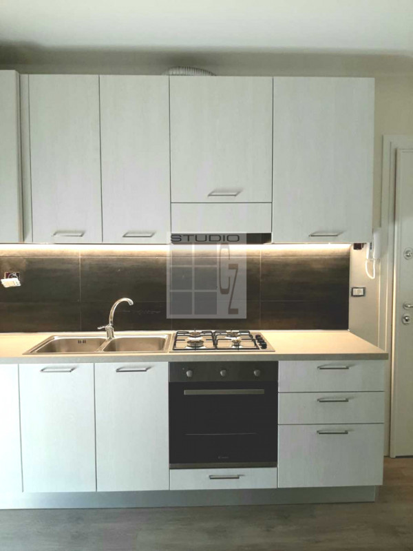 In un contesto di sole 4 unità abitative, proponiamo appartamento COMPLETAMENTE RISTRUTTURATO.
La...