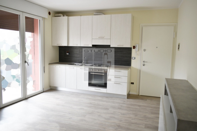 In un contesto di sole 4 unità abitative, proponiamo appartamento COMPLETAMENTE RISTRUTTURATO.
La...