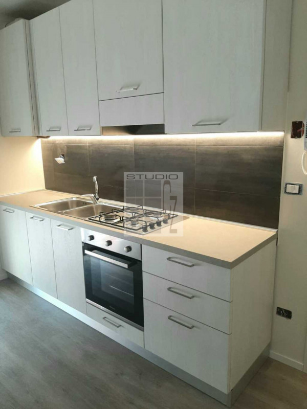 In un contesto di sole 4 unità abitative, proponiamo appartamento COMPLETAMENTE RISTRUTTURATO.
La...