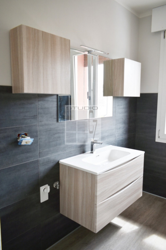 In un contesto di sole 4 unità abitative, proponiamo appartamento COMPLETAMENTE RISTRUTTURATO.
La...