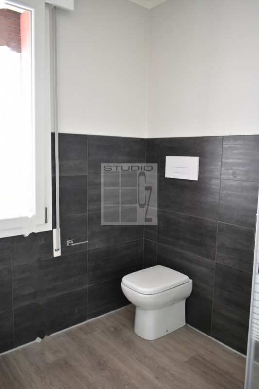 In un contesto di sole 4 unità abitative, proponiamo appartamento COMPLETAMENTE RISTRUTTURATO.
La...