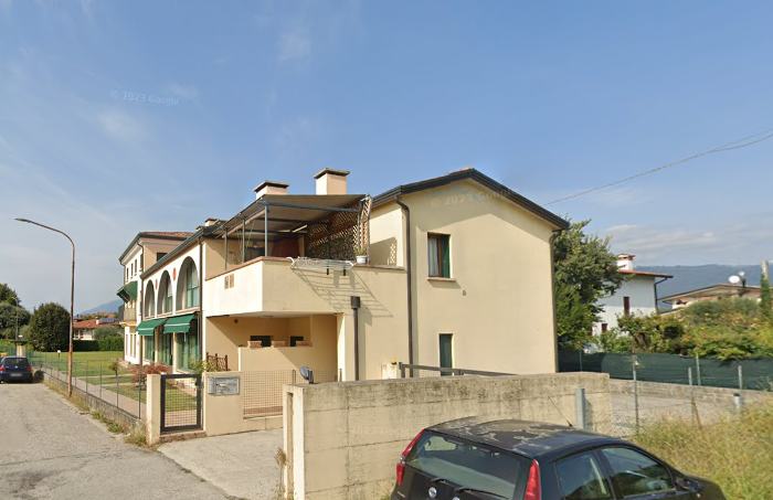 Si propone a Nove miniappartamento arredato e con garage.

L'immobile è situato in una via tranqu...