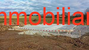 Splendido terreno edificabile di circa 800 mq situato nella zona centrale del borgo di Calaone. Q...