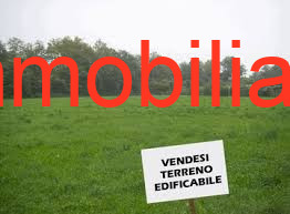 Splendido terreno edificabile di circa 800 mq situato nella zona centrale del borgo di Calaone. Q...