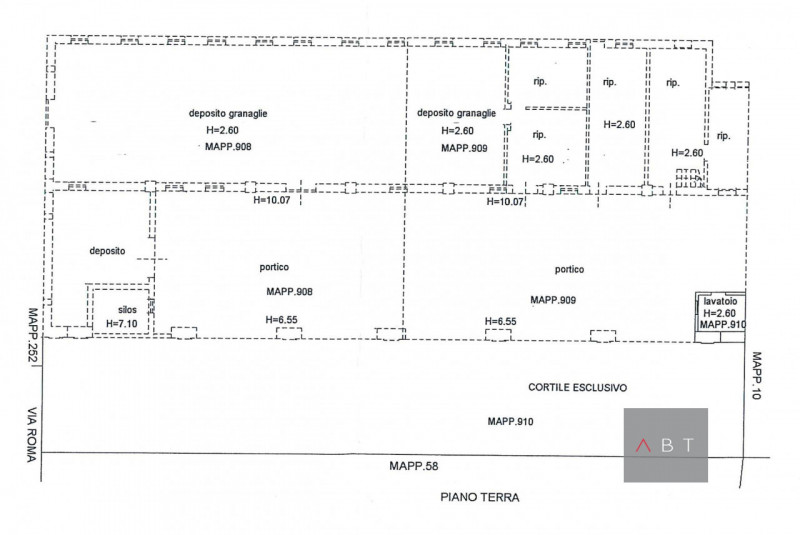 Porzione di rustico da ristrutturare e composto di: ingresso, cucina, sala da pranzo, tre camere,...
