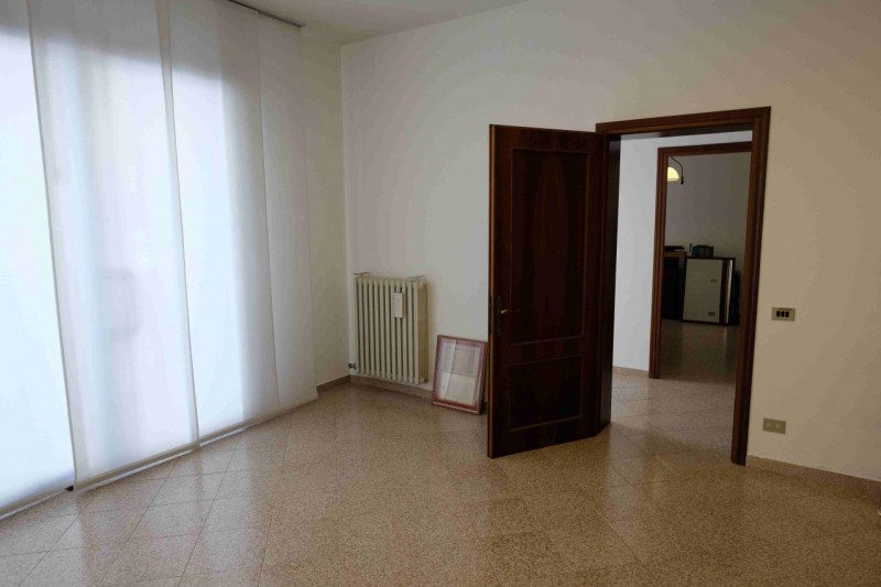 Nel cuore pulsante di Este, proponiamo in esclusiva un palazzetto indipendente disposto su due li...