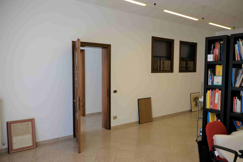 Nel cuore pulsante di Este, proponiamo in esclusiva un palazzetto indipendente disposto su due li...