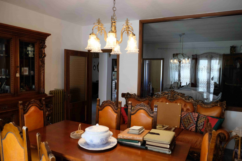 Nel cuore pulsante di Este, proponiamo in esclusiva un palazzetto indipendente disposto su due li...