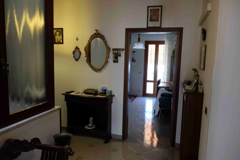 Nel cuore pulsante di Este, proponiamo in esclusiva un palazzetto indipendente disposto su due li...