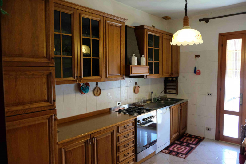 Nel cuore pulsante di Este, proponiamo in esclusiva un palazzetto indipendente disposto su due li...