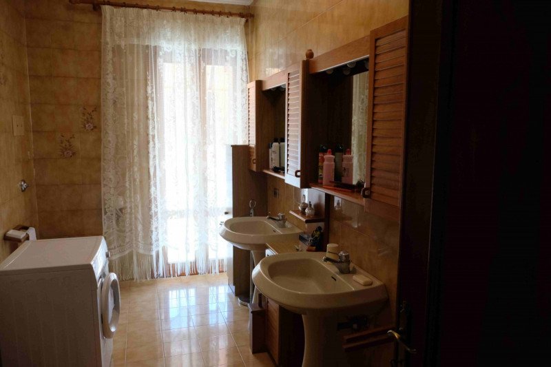 Nel cuore pulsante di Este, proponiamo in esclusiva un palazzetto indipendente disposto su due li...