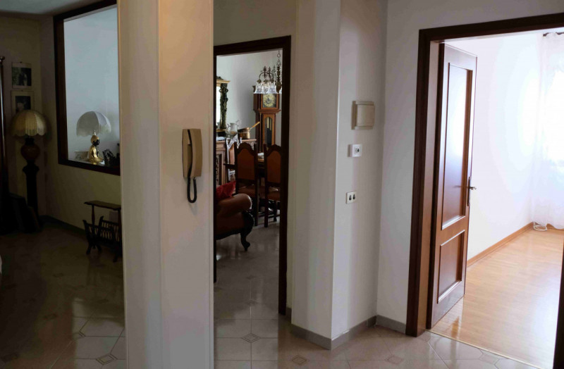 Nel cuore pulsante di Este, proponiamo in esclusiva un palazzetto indipendente disposto su due li...