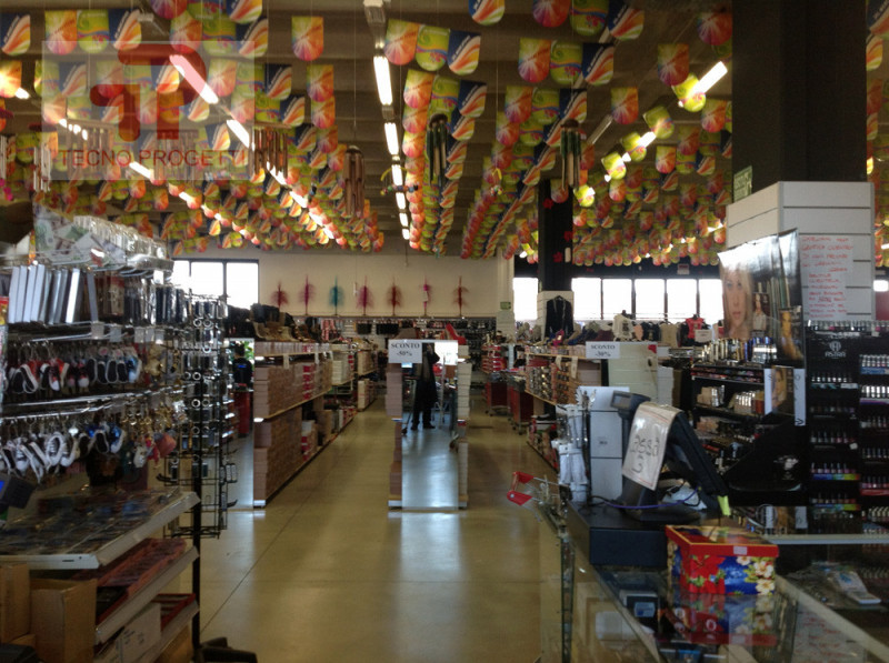 Splendida opportunità di investimento! Proponiamo in vendita un ampio negozio  ad uso commerciale...