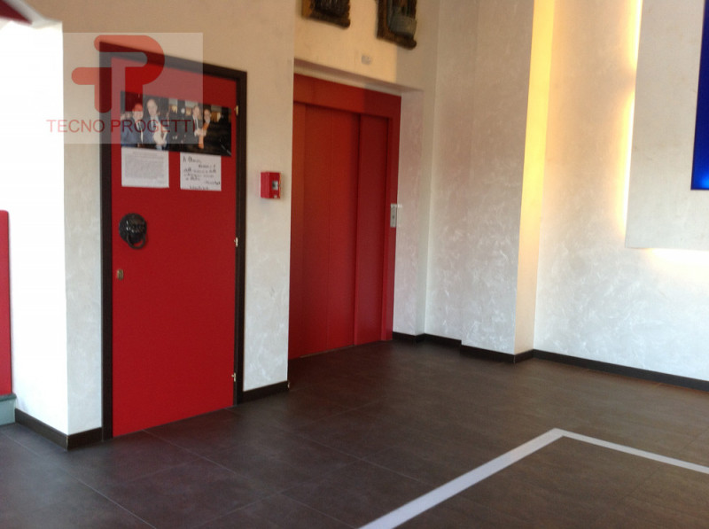 Splendida opportunità di investimento! Proponiamo in vendita un ampio negozio  ad uso commerciale...