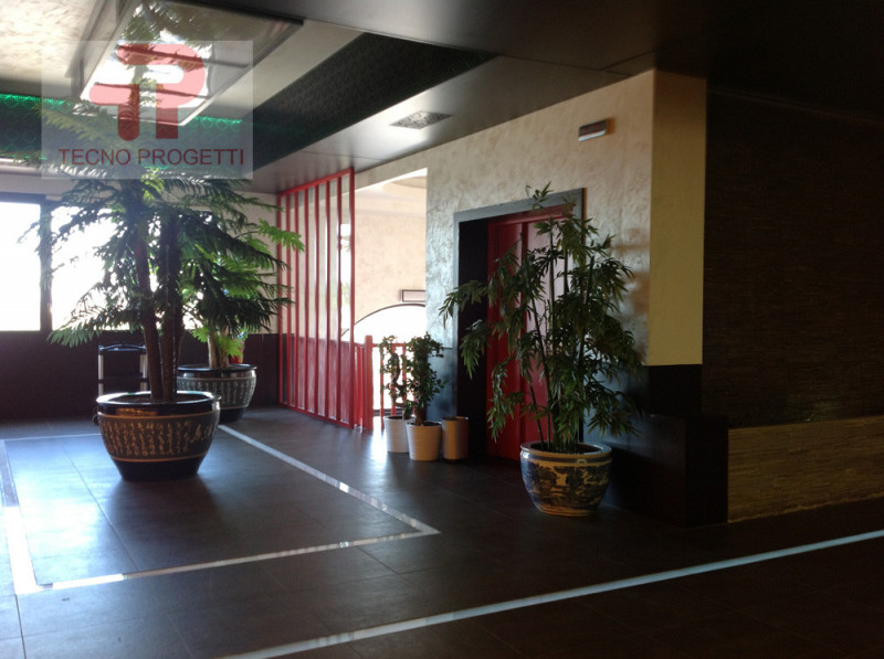 Splendida opportunità di investimento! Proponiamo in vendita un ampio negozio  ad uso commerciale...