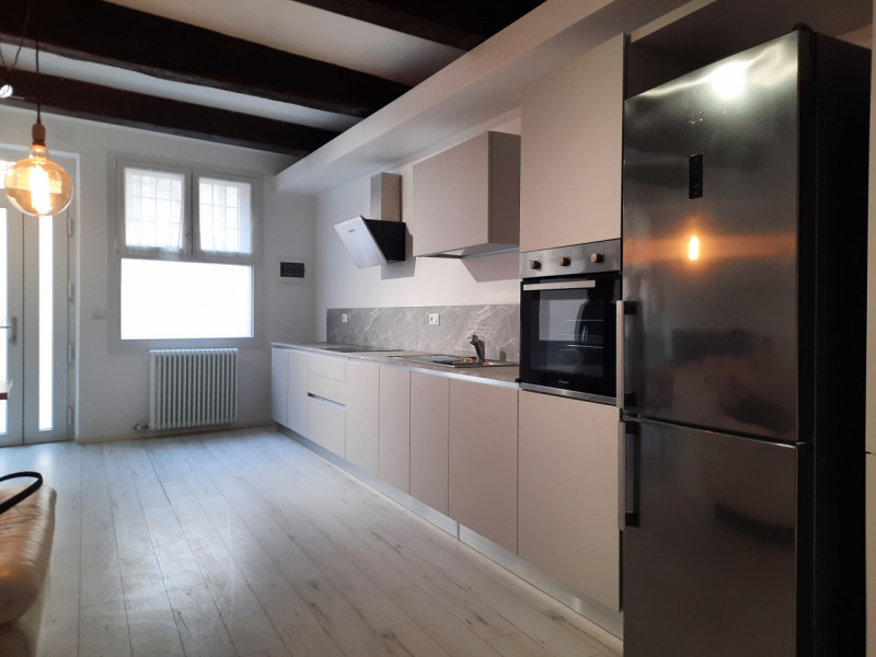 MIDI LOFT ARREDATO E CON POSTO AUTO, PIANO TERRA, INGRESSO INDIPENDENTE! Rif. 7732
In centralissi...