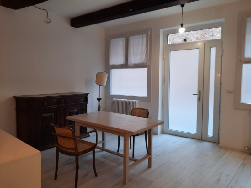 MIDI LOFT ARREDATO E CON POSTO AUTO, PIANO TERRA, INGRESSO INDIPENDENTE! Rif. 7732
In centralissi...